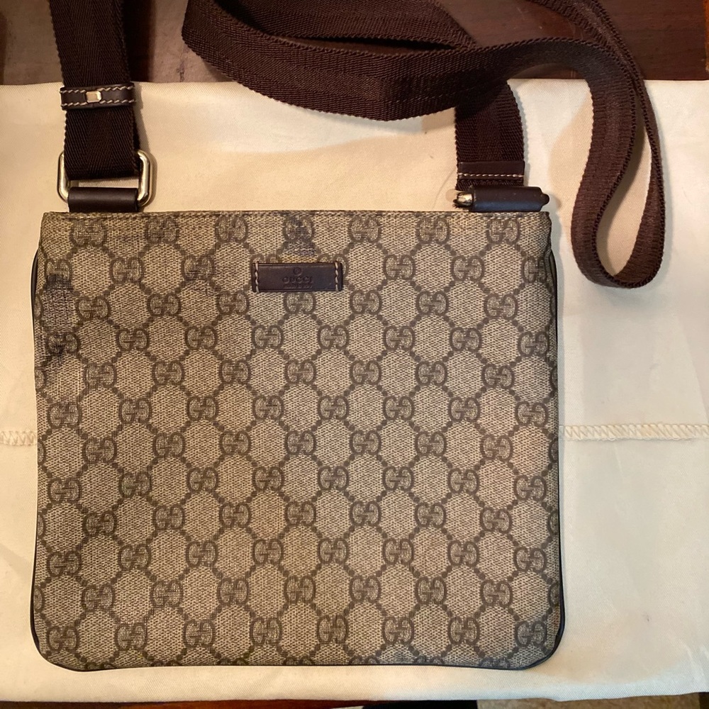Authentic Gucci Supreme crossbody/ shoulder bag